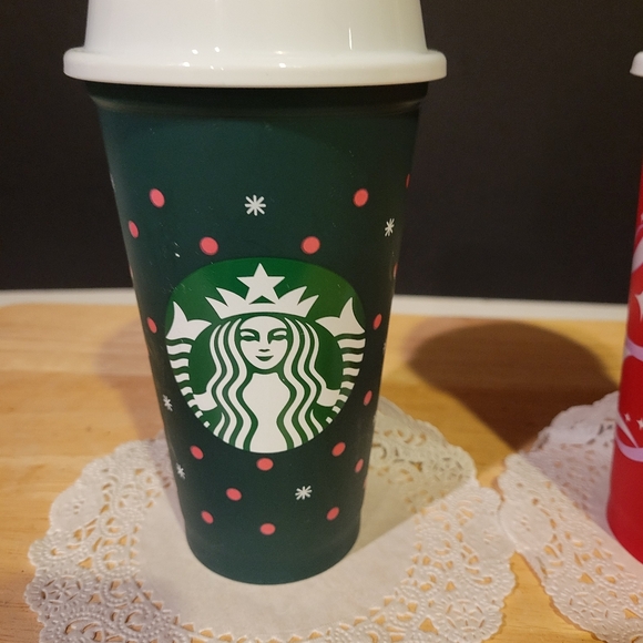 Pair of Starbucks Plastic Travel Cups with Lids Red & Green - Picture 2 of 10